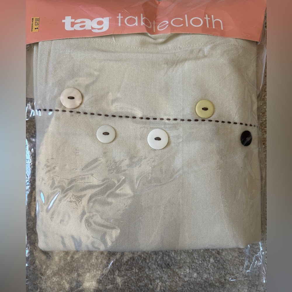 🌈 TAG tablecloth rectangle 60”x84” beige with button and stitched border🌈
